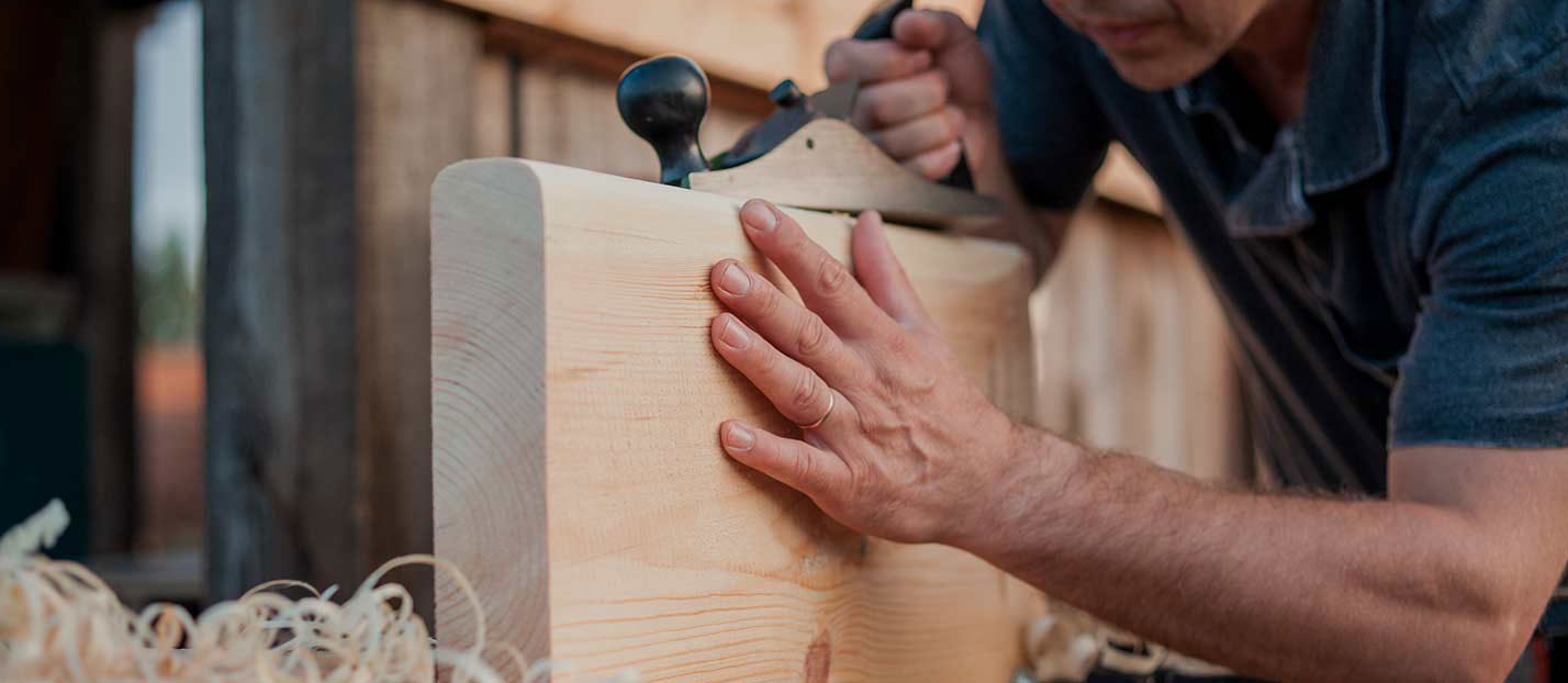 Porte d'extérieure en bois arrondie - Menuiserie Bois Feuilles Ciseaux Oise